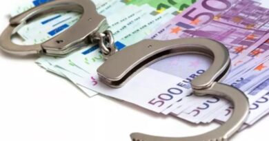 Peste 1,2 milioane de euro, ceasuri şi bijuterii din aur si   autoturisme de lux au fost confiscate in urma celor trei dosare de coruptie la Serviciul de Permise Suceava
